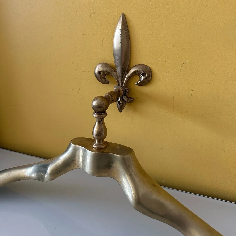 Solid Brass Polished Gold Tone Fleur-de-Lis Wall Mount Hanger